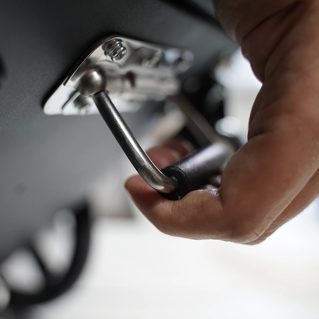 Bautrockner mit robusten Rollen und ergonomischen Griffen für den flexiblen Einsatz auf Baustellen