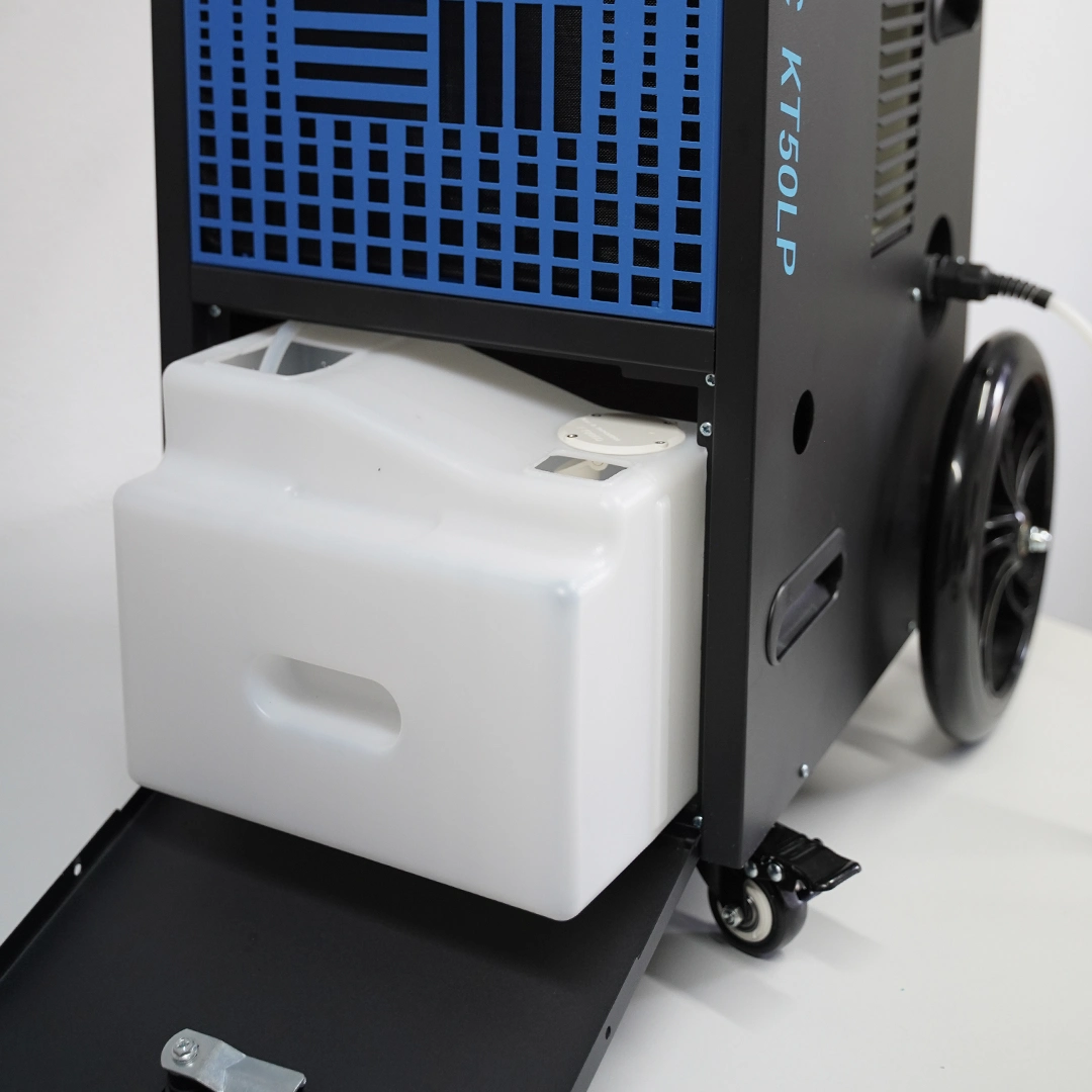 Bautrockner mit praktischem 5-Liter-Wassertank und optionalem Pumpenbetrieb bis 4,5 Meter Förderhöhe