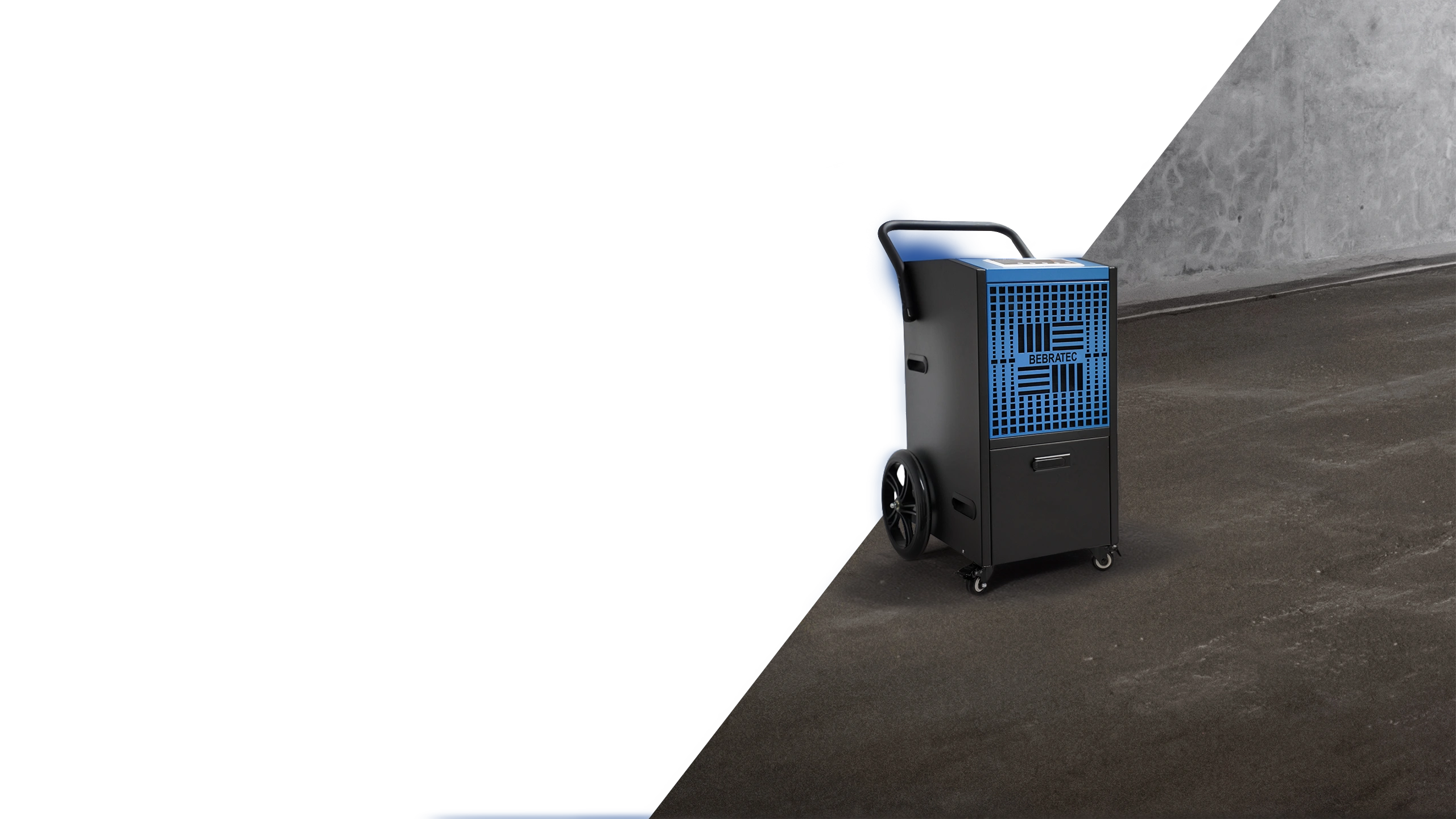 BEBRATEC Bautrockner im Einsatz in Industriehalle, robust und leistungsstark